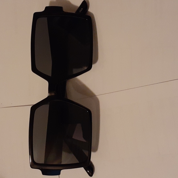 Black Minimal Square Golden Ring Sunglasses - Picture 2 of 4